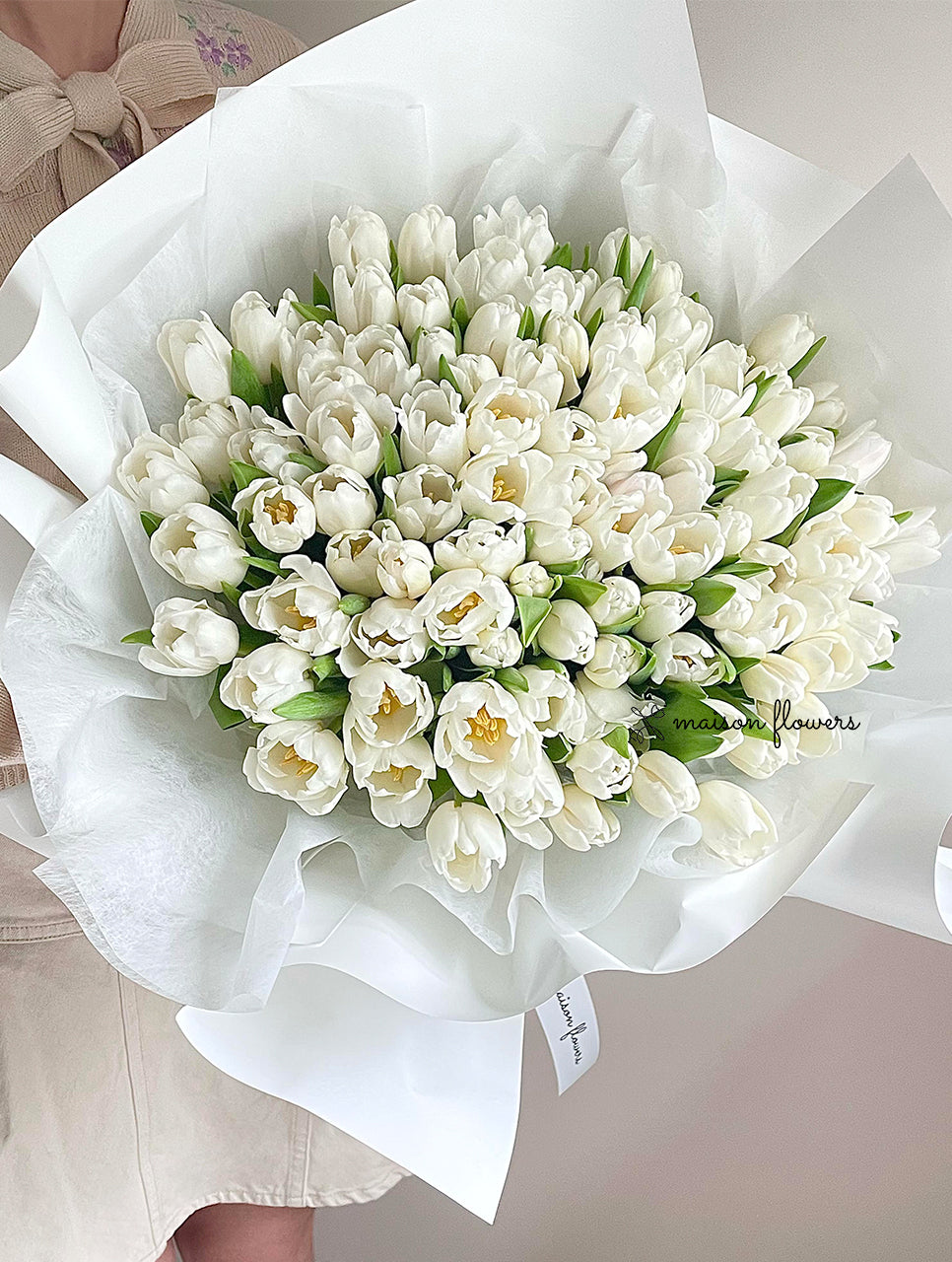 white tulip bouquet
