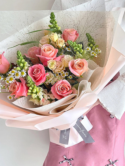 粉紅玫瑰花束,桔梗,雛菊